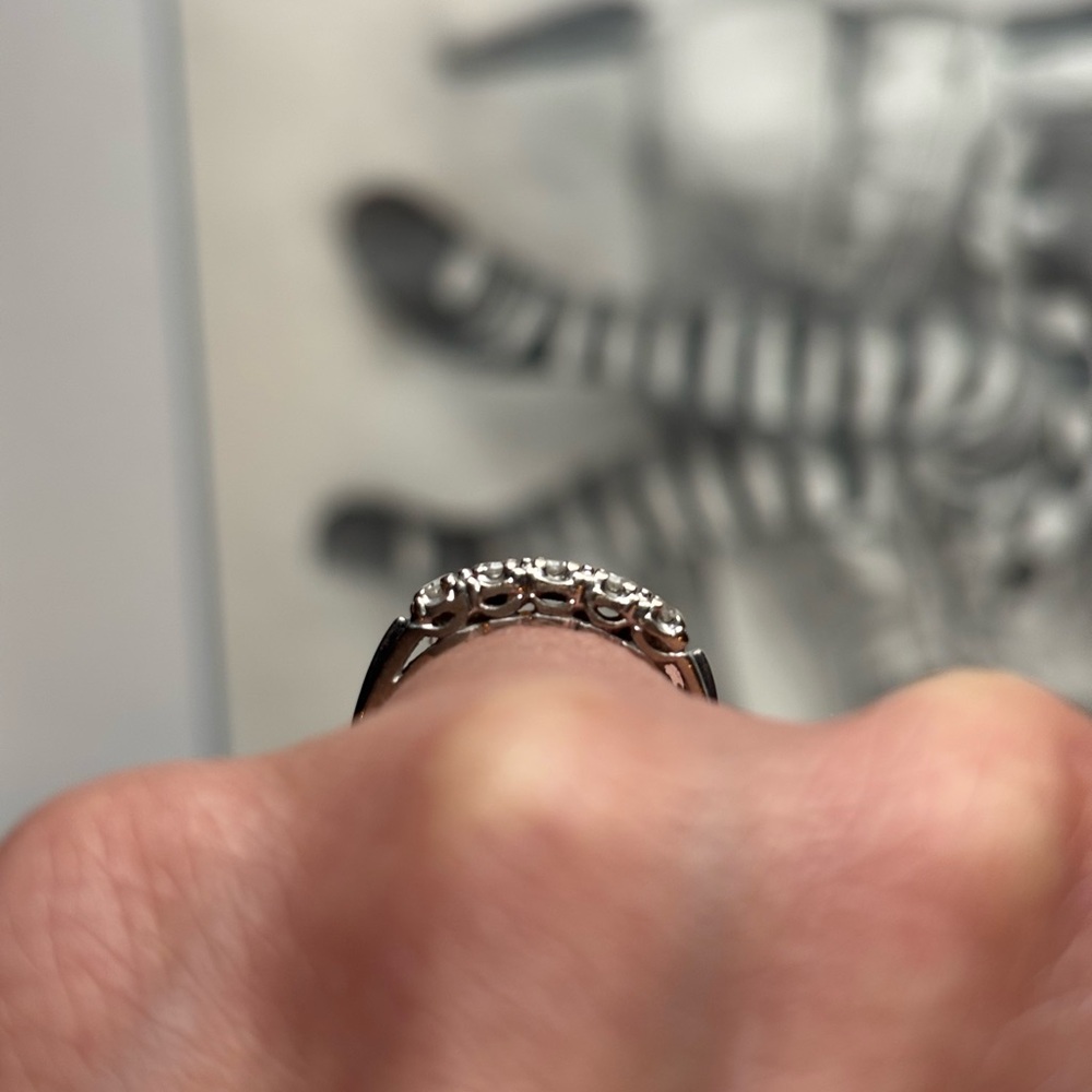 14kt white gold diamond ring sz 6 - Picture 7 of 7